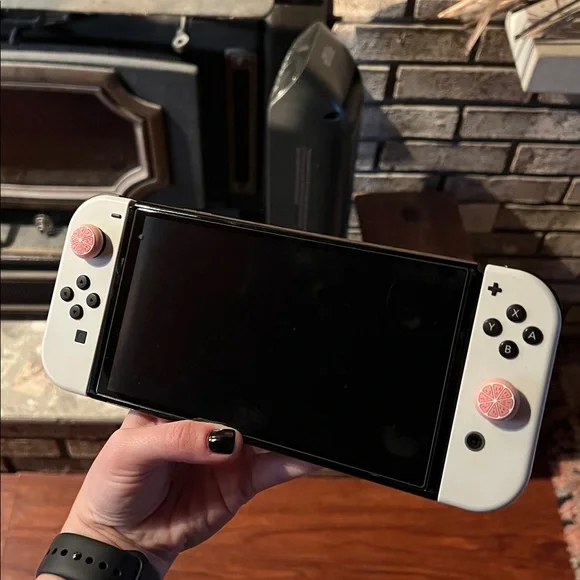 - OLED switch - Picture 3 of 3